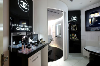 香奈儿中国首家护肤体验空间于上海梅龙镇旗舰店闪亮揭幕。