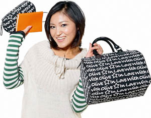     陈慧琳参与企划，日本设计师倾情设计！DHC 09圣诞特推3款限量潮流单品。